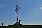 49 Alla croce del Linzone (1392 m) bellissimo panorama